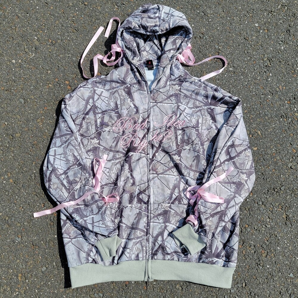 ROMWE Y2K Camouflage Ribbon Decor 'Bad Idea Right?' Embroidered Zip Up Hoodie